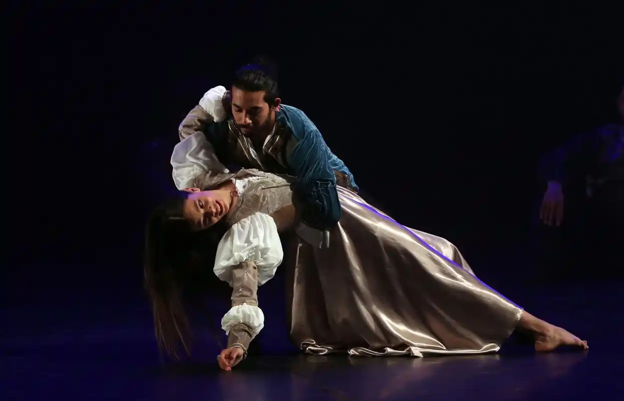 (11)芭蕾舞剧《罗密欧和朱丽叶》在突尼斯上演