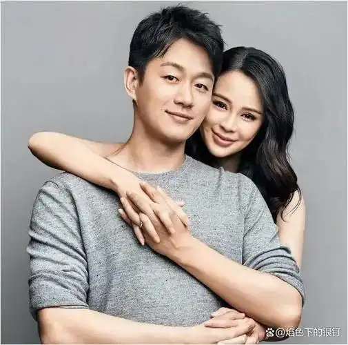 几对从校服到婚纱的明星夫妻,吴尊林丽莹高中交往,王雷毕业求婚