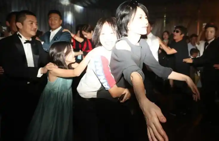 王菲与窦靖童同框(幻乐之城王菲窦靖童) - 观星网