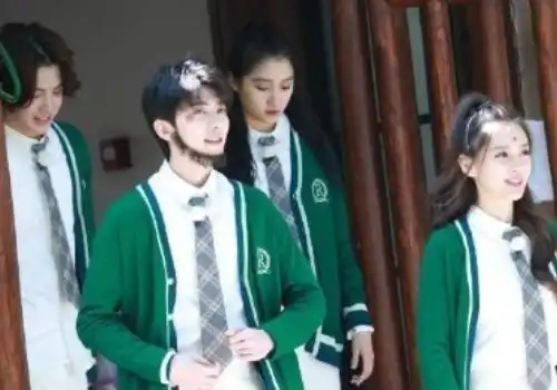 当183的黄明昊遇上172的关晓彤身高差距成亮点欺负谁呢