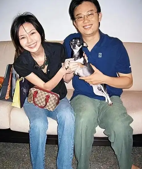 著名歌手孙燕姿嫁普通丈夫婚后连生二胎一家四口其乐融融