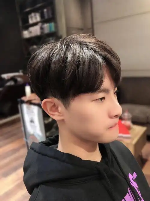 男生发型偏分碎盖分享
