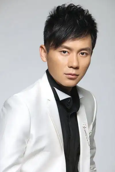 并由此进入演艺圈,胡军,1968年3月18日生于北京,中国内陆男演员