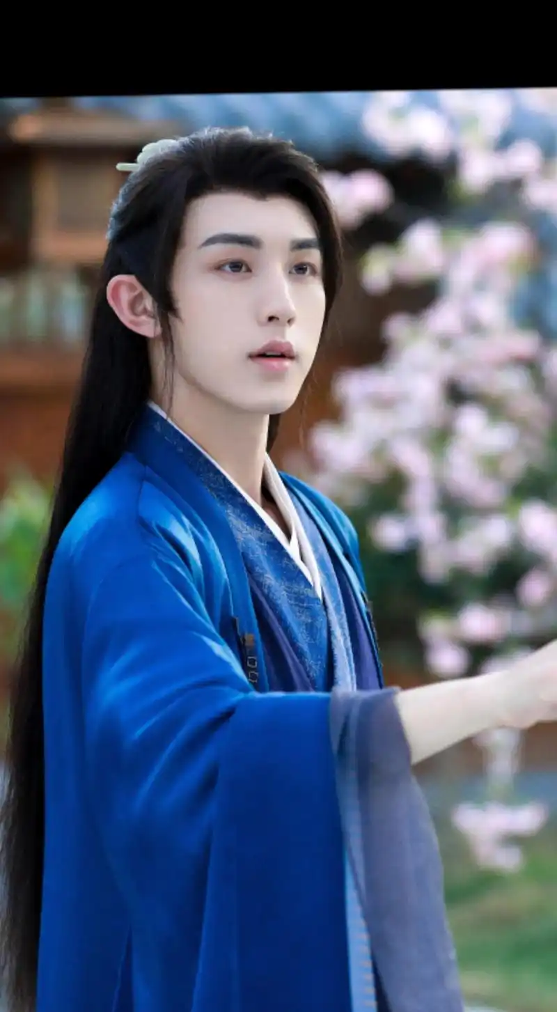 多巴胺穿搭 炎越师尊#郭俊辰 #花戎 #郭俊辰炎越 #少年 - 抖音