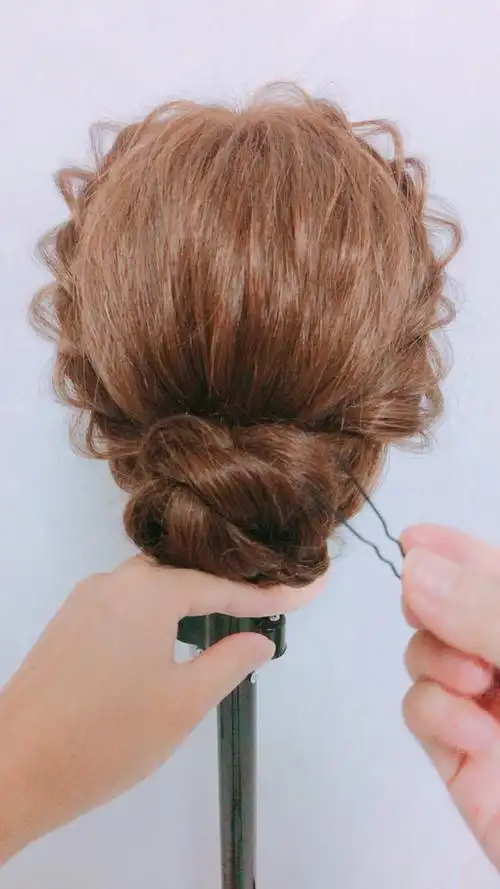 蓬松低发髻盘发造型!喜欢吗93?