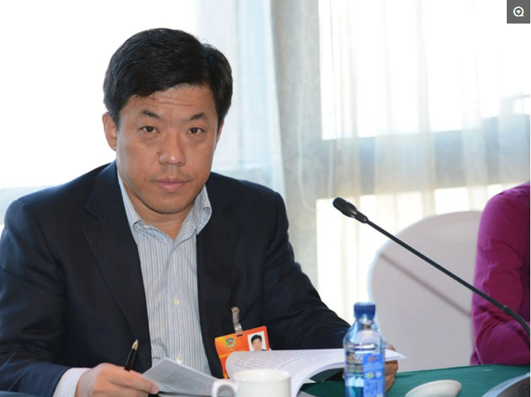 杜江涛的家人在金融领域有着丰富的经验,他的妻子曾