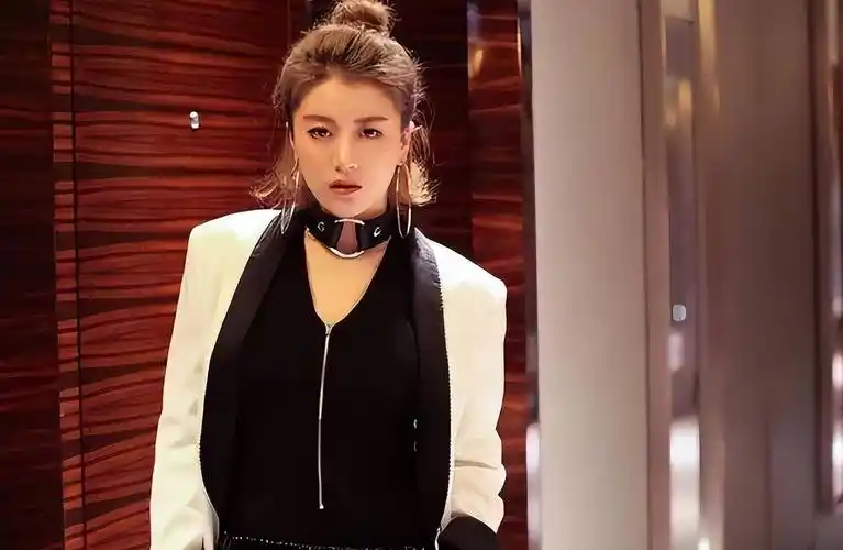 好声音没有夺冠,却意外嫁给爱奇艺总裁,34岁成了人生大赢家_李嘉格