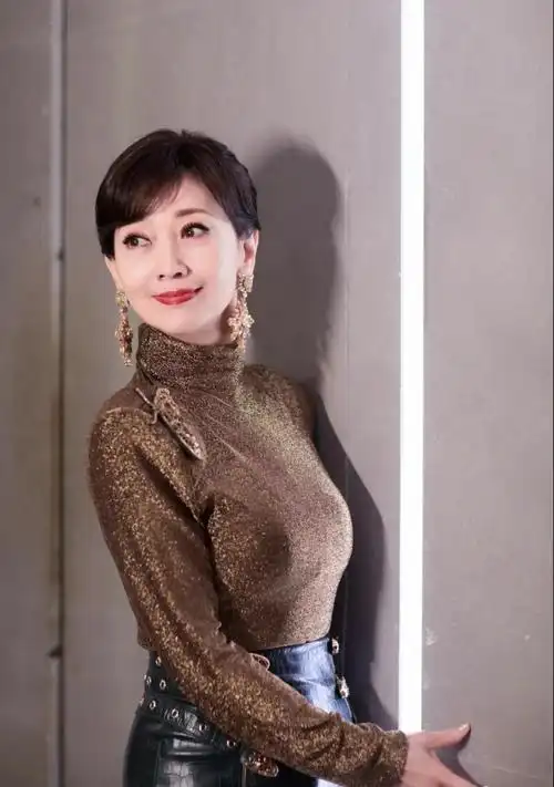 (香港明星赵雅芝今年多大岁数)