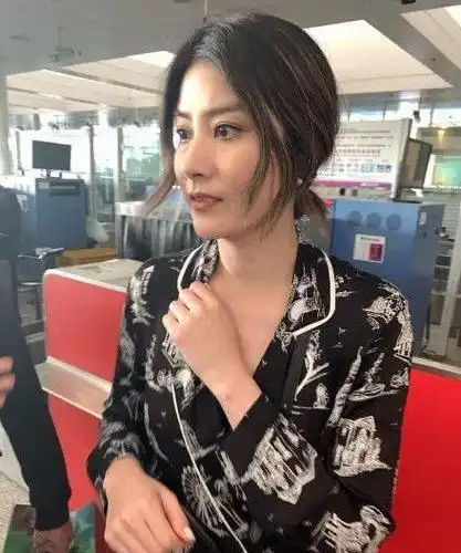 46岁陈慧琳近照,气质如兰似女神,未修图胜过化妆!