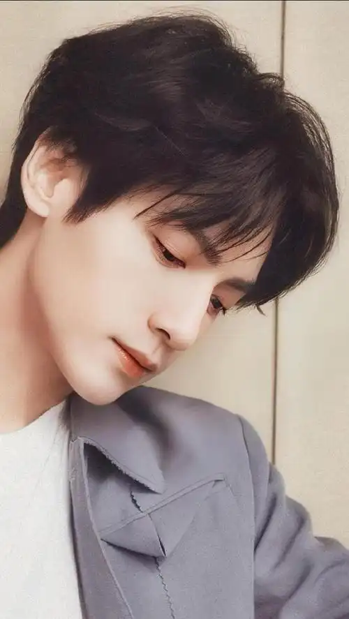 小咕每日安利#小咕今天分享是建模脸罗云熙的侧颜小合集啊,颜值高