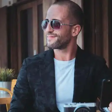 成功男士头像西装革履的男士图片