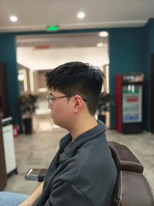 修剪新男士发型