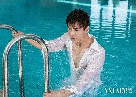 【图】杨旭文泳池肌肉照片 教你11种方法锻炼上肢肌肉