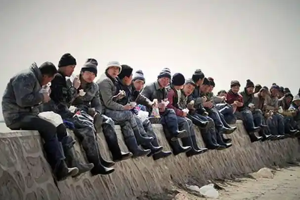 农村年轻人:回不去的农村,融不进的城市,该何去何从