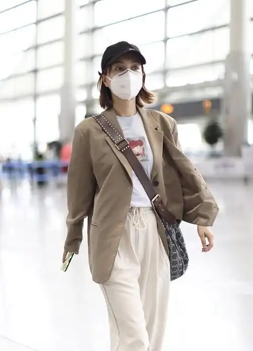 吴昕衣品开挂后太惊艳西装配上休闲裤休闲正式风轻松拿捏