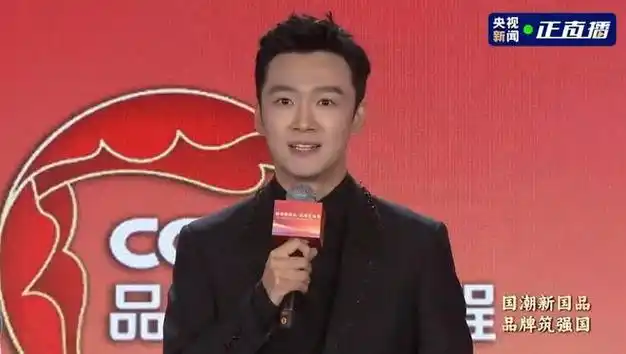 张韬:越来越有一哥范,和王冰冰主持2024"中国品牌日"大型直播