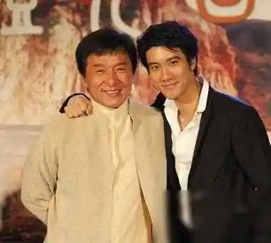 原创群星祝福成龙70岁生日快乐他依然宝刀未老世界影坛地位显赫