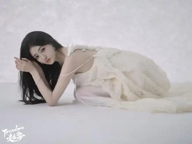 徐璐薄纱吊带裙##徐璐吊带纱裙