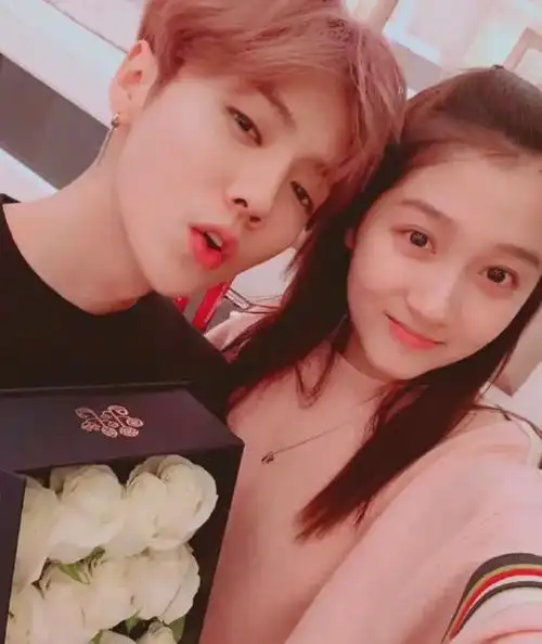 关晓彤为鹿晗庆34岁生日,庆生视频曝光,鹿晗当众喝酒跳舞超兴奋