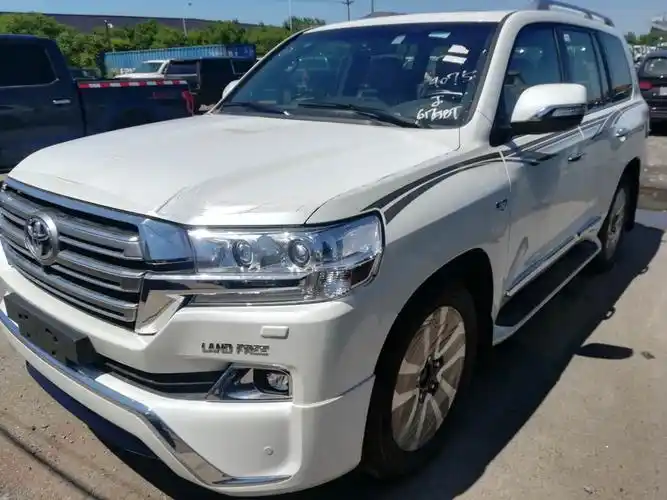 17款陆地巡洋舰5700酷路泽报价 酷路泽5.7配置越野性能多少钱