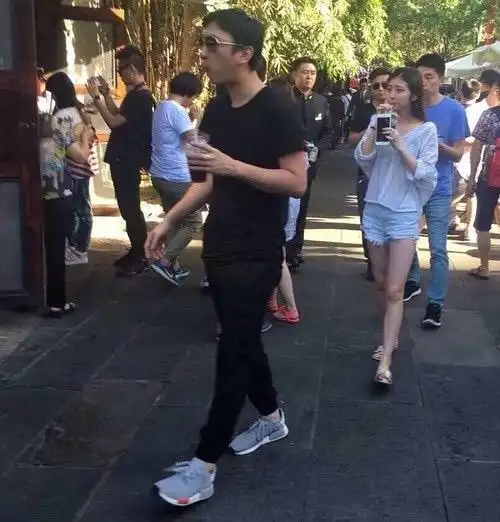 王思聪前女友豆得儿直播关了美颜,颜值没差,王思聪可惜了