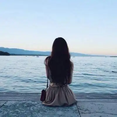 一个人看海头像
