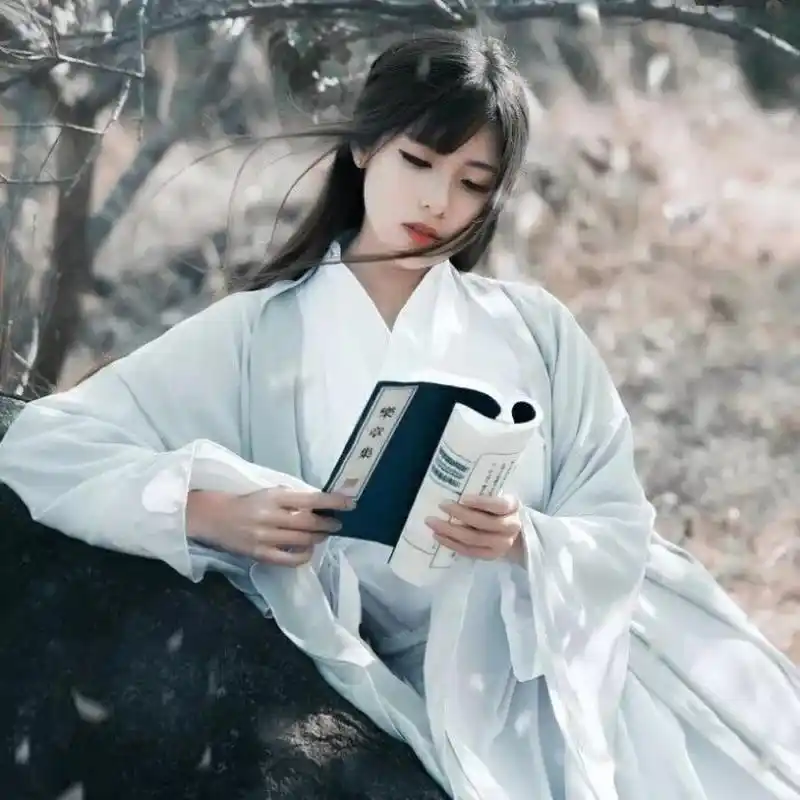 《娇华》:公主为了亲人报仇,变成九岁小孩立志要端了百年老窝