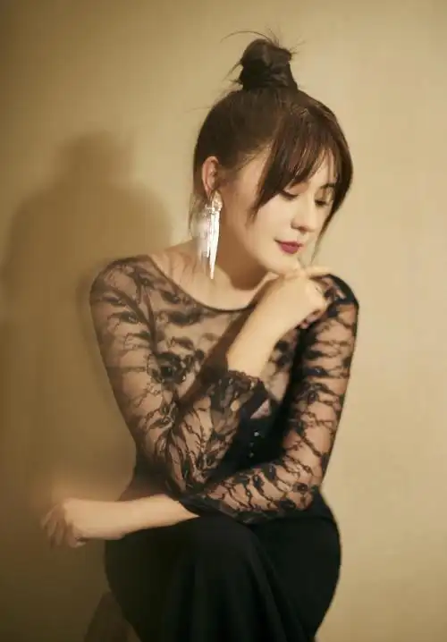 原创网络暴力太过可怕现在热依扎的微博评论风格大变