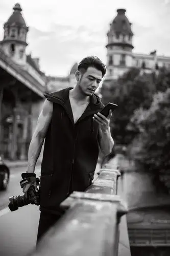 被说油腻的杨烁刮掉胡须秒变阳光型男网友刮了还是油