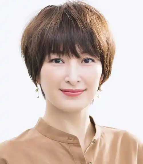 原创50岁的女人建议把头发剪短一点这几款减龄短发很显年轻