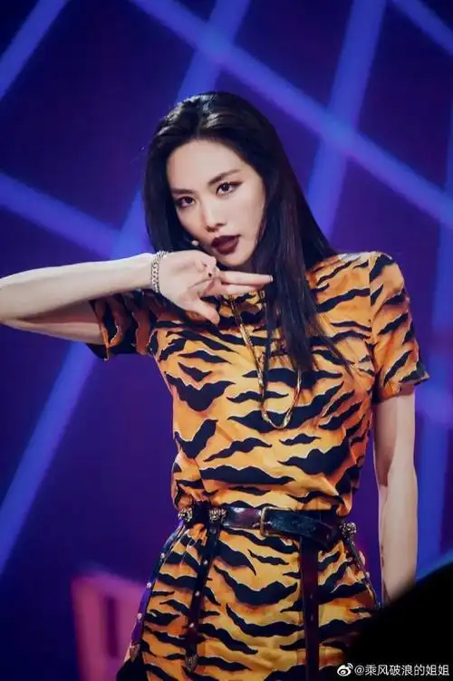 乘风破浪的孟佳和王霏霏竟然与国民初恋秀智是队友!