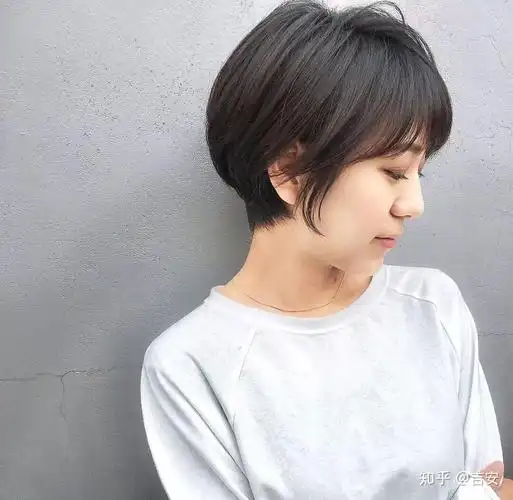 不染不烫的短发发型有哪些