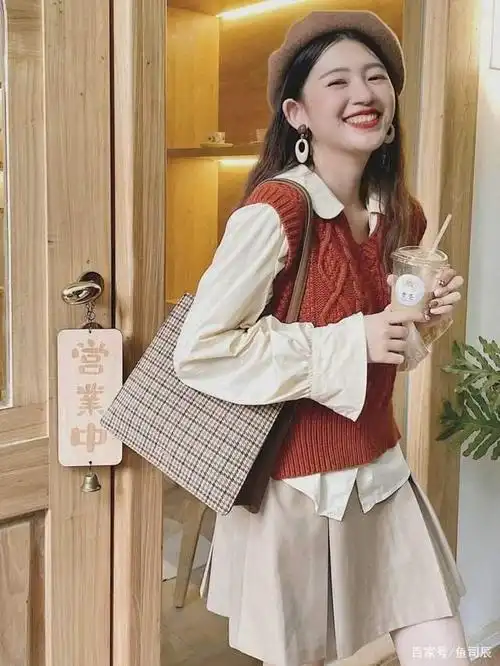 小个子的秋季穿搭指南,衬衫搭配白色长裤,普通女生也能高级优雅