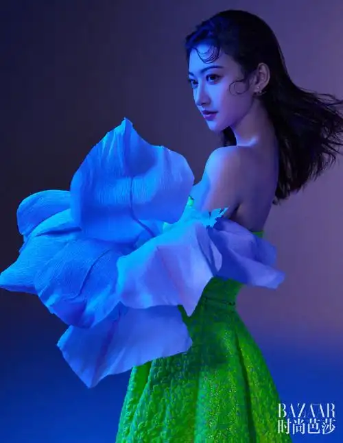 景甜花神封面#景甜《时尚芭莎》7月电子刊封面96  身材比例太绝了