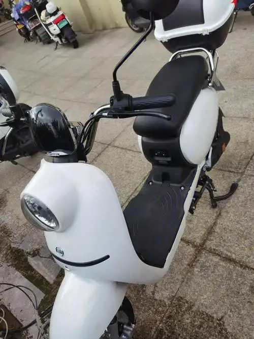 住的地方离单位远了,就买了辆电瓶车选了爱玛悦豆二代.