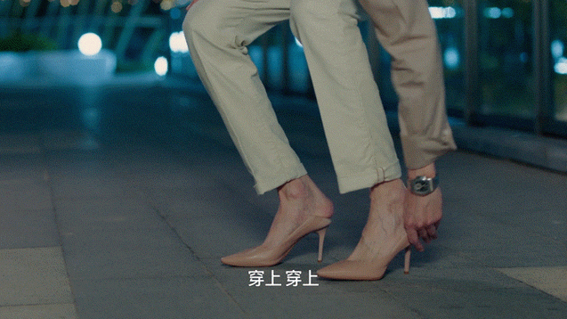 张翰新剧角色扒拉女演员内衣带子,还穿了王晓晨高跟鞋