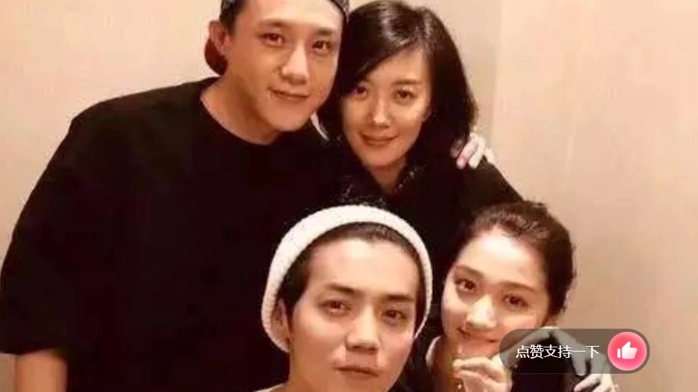 关晓彤见鹿晗"爸妈",鹿家全是高颜值,妈妈和晓彤同框像姐妹俩