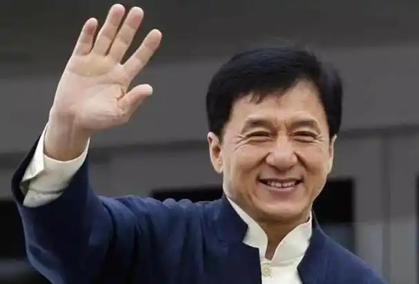 回顾成龙同父异母的大哥10岁被父亲抛弃73岁才见到成龙第一面