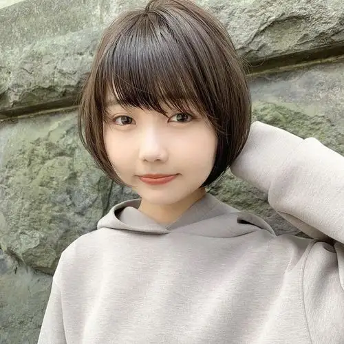 这才叫短发,瘦脸立体显年轻,越来越多女士这样剪