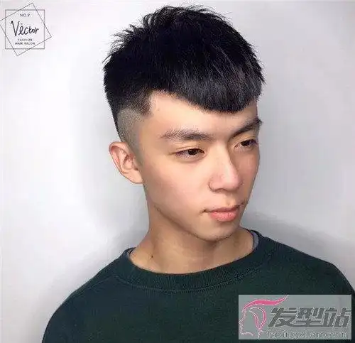 男生短发剃两边发型 魅力男生发型指南_发型站_最新流行发型设计发型