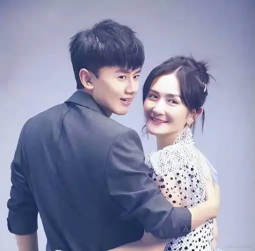 他曾在接受采访时表示:"每一次在家看到孩子和谢娜笑得开心,那个感觉