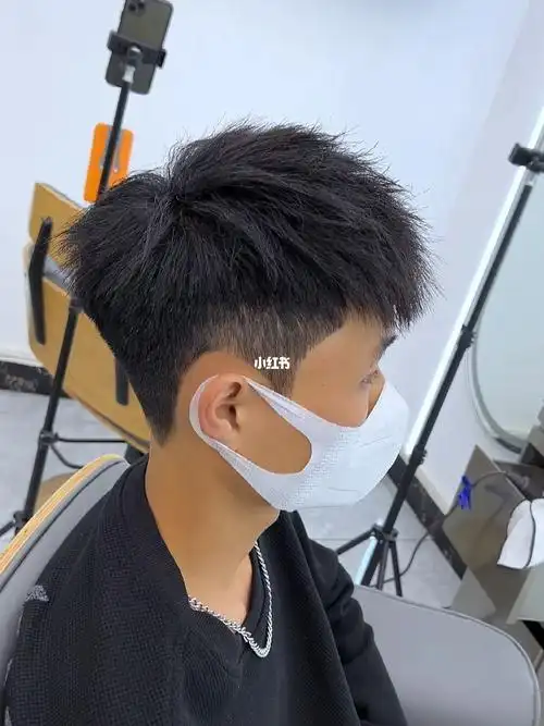 中山男士发型设计  #中山夏天烫发  #锡纸烫