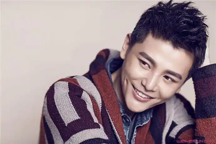 周笔畅老公孙坚 周笔畅孙坚在一起多久了接吻照曝光