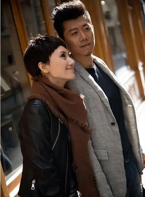 夏雨:结婚不邀请父亲,婚后与母亲明算账,妻子袁泉为他感到心疼