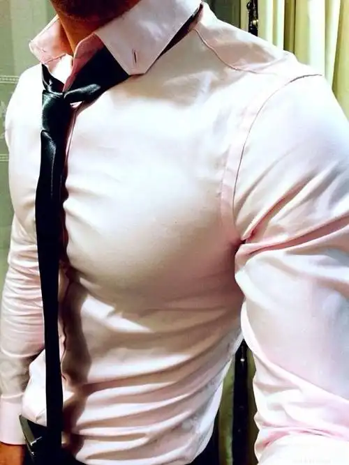 好大的胸肌快包不住了型男帅哥淘帅哥帅哥分享社区