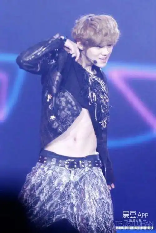 [鹿晗][分享]160716 鹿晗露肉特辑第一弹 少年与男人的魅力--爱豆app