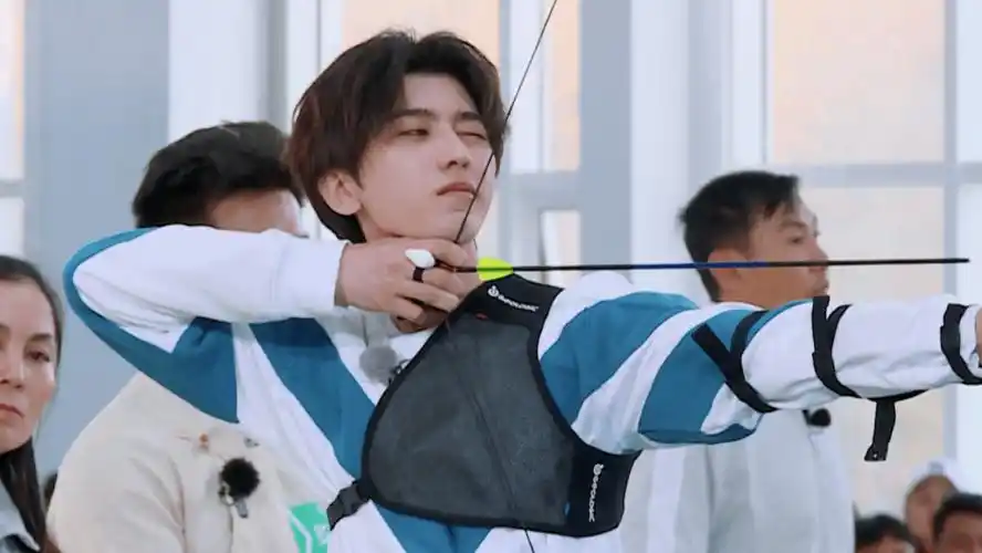 人物/ 奔跑吧射箭冠军蔡徐坤文稿/ 节目组小编"在看"点一下,为我打