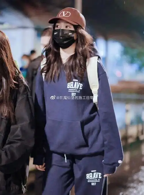 关晓彤穿了鹿晗潮牌衣服##关晓彤穿鹿晗潮牌