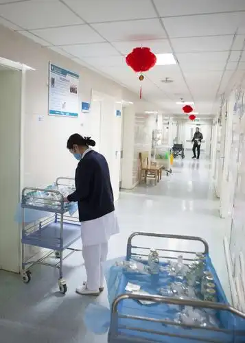 大年三十张店区医院内一科病房见闻