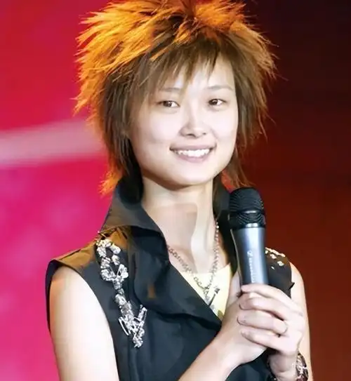 5位超女现状:李宇春身患重病,何洁卑微求上浪姐,张靓颖被骗6亿_梦想